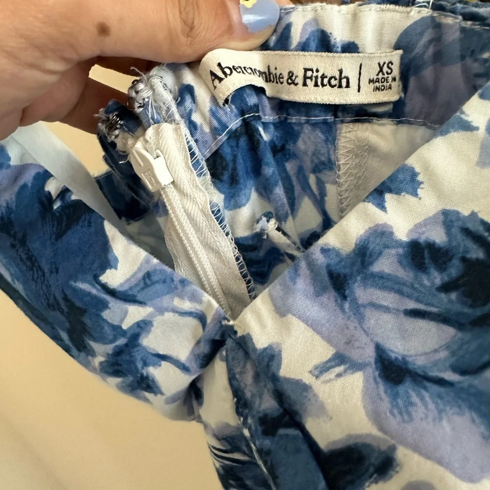 Abercrombie & Fitch reposhing this